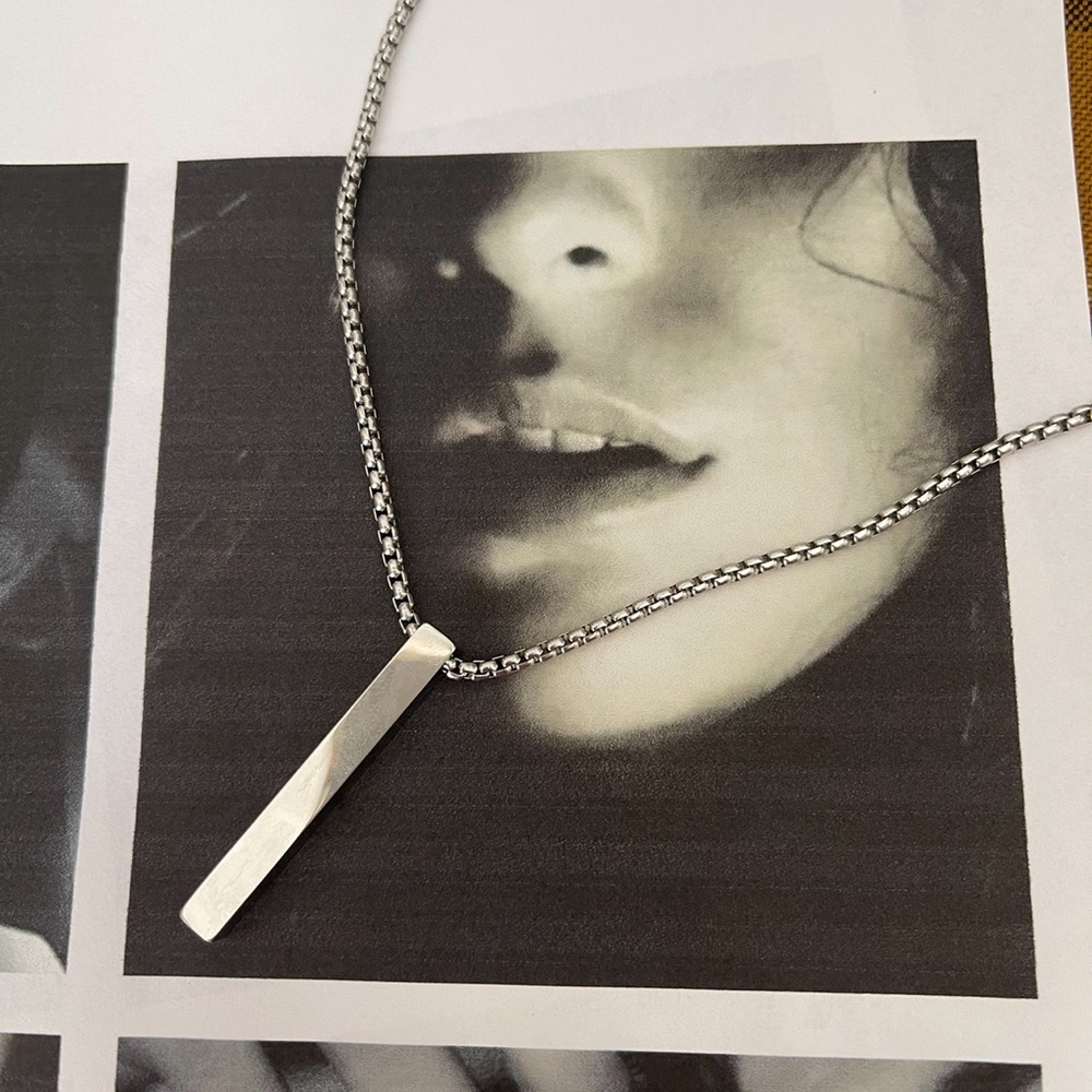 Bar Necklace in grey